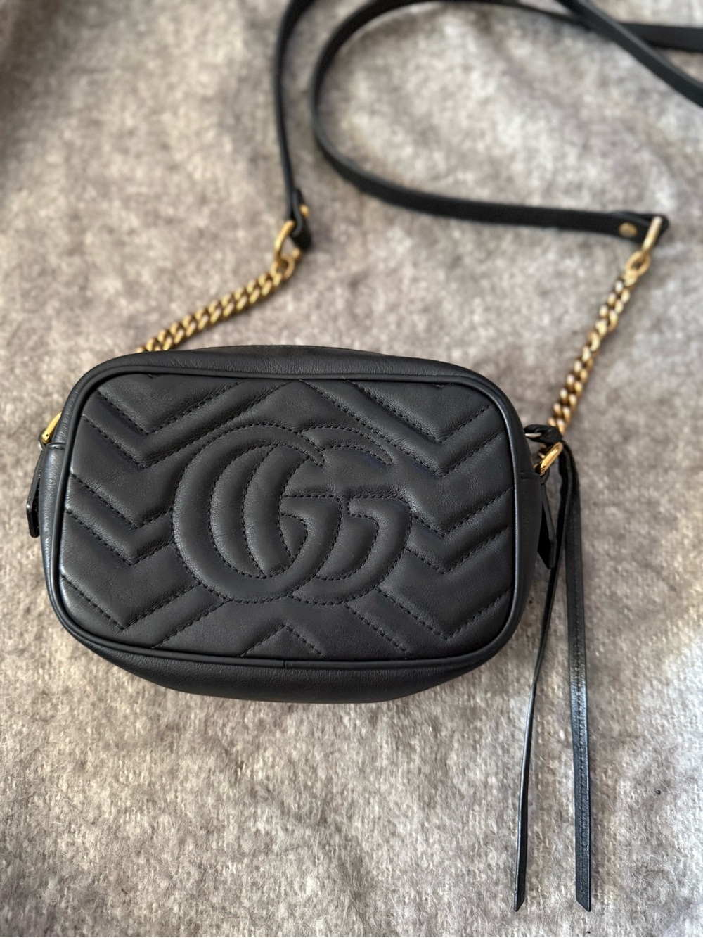 (AUTHENTIC) Gucci Black GG Marmont matelassé mini bag (Pre-owned) - Picture 4 of 9
